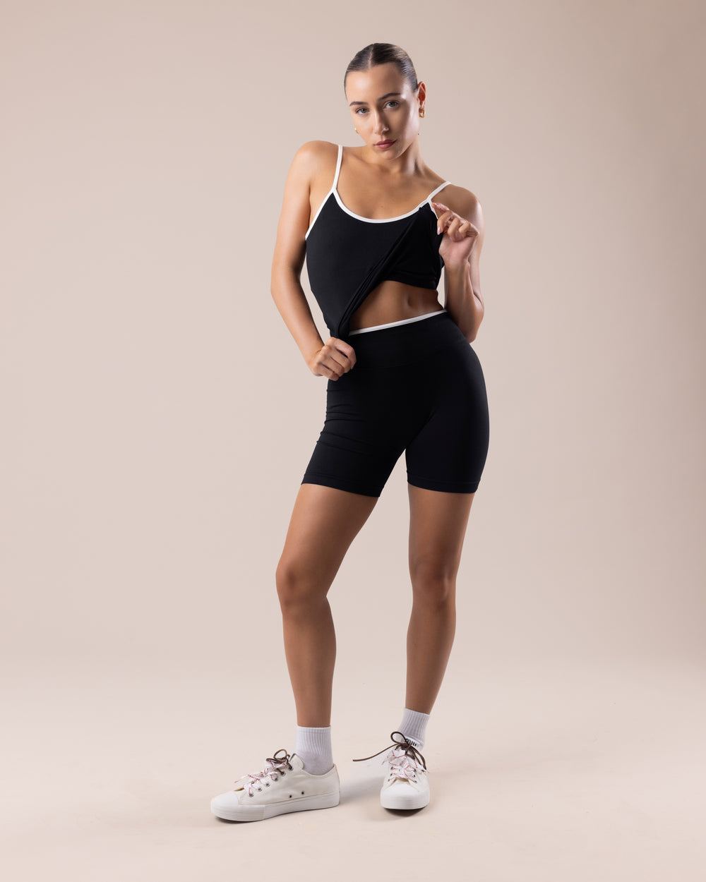 Aura Shorts - Black