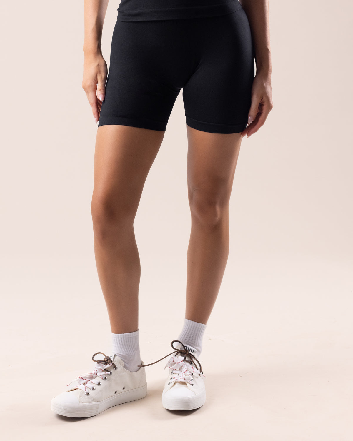 Aura Shorts - Black