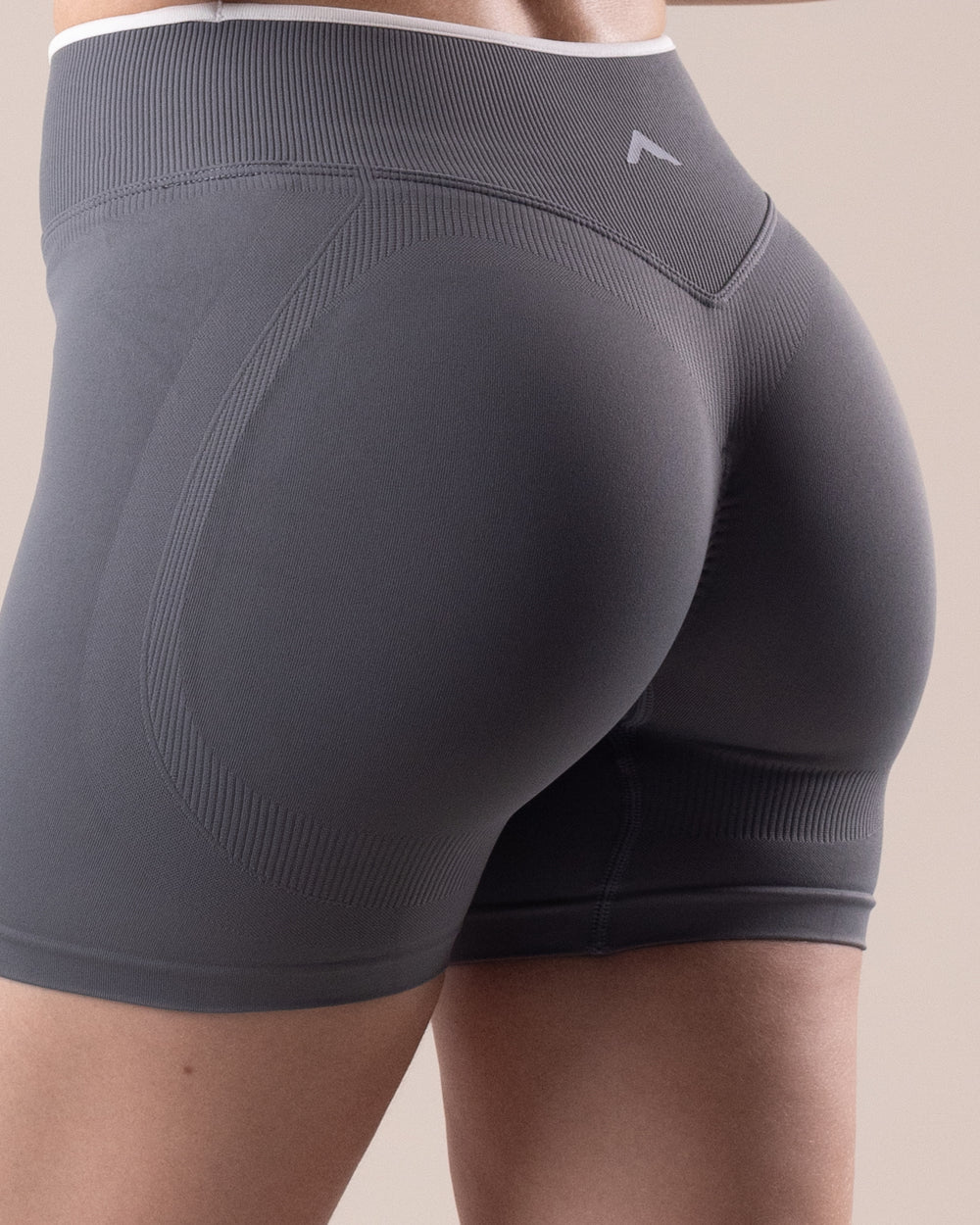 Aura Shorts - Graphite