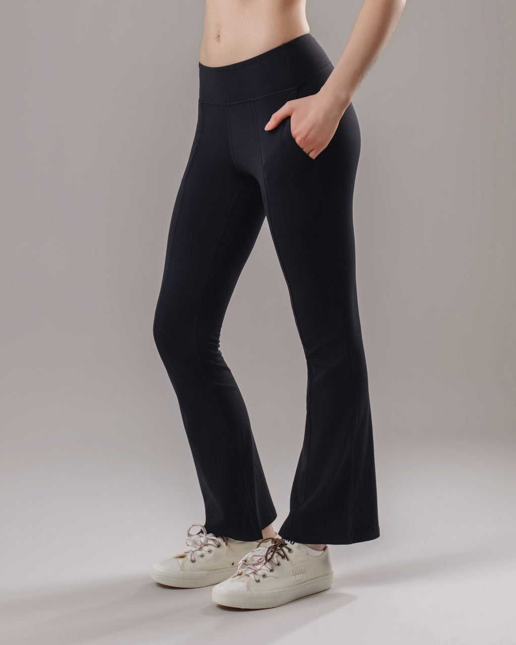 High-Waist Flared Pocket Leggings - Black