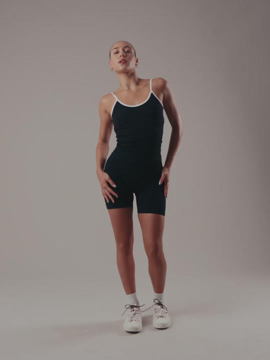 Aura Scoop Tank - Black