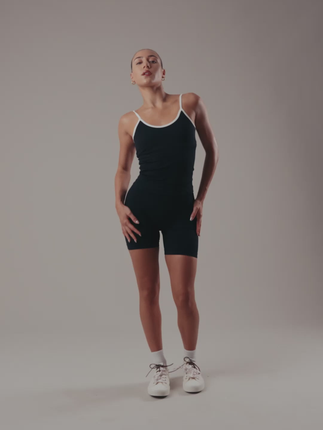 Aura Scoop Tank - Black