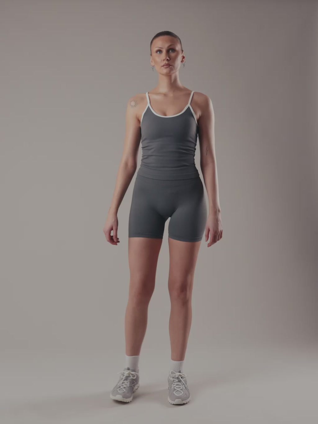 Aura Scoop Tank - Graphite